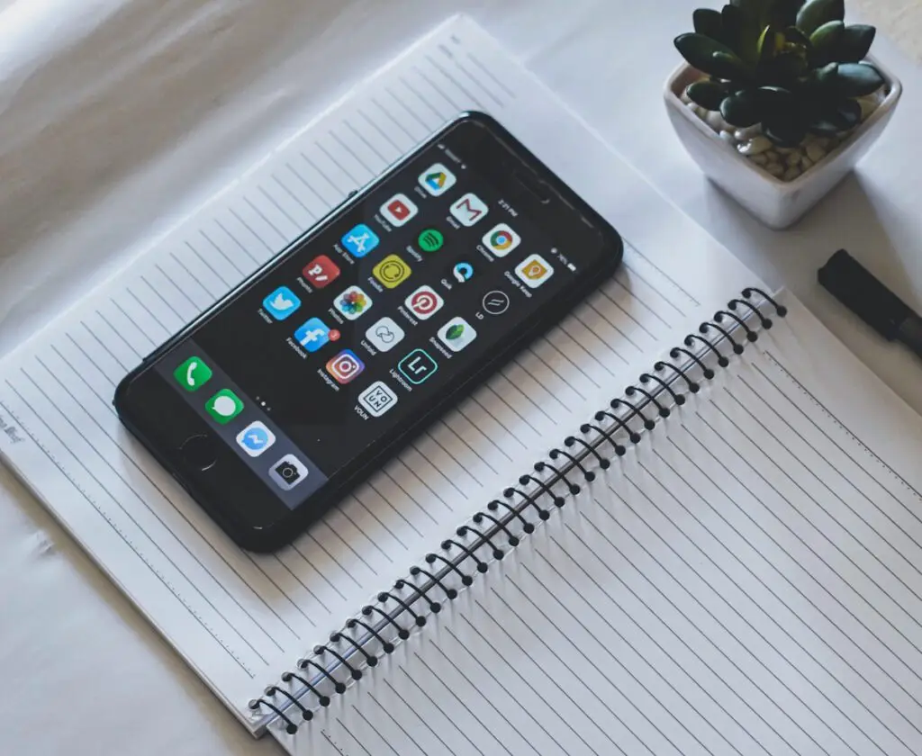 iPhone viser dobbelt kontakter under opkaldsliste